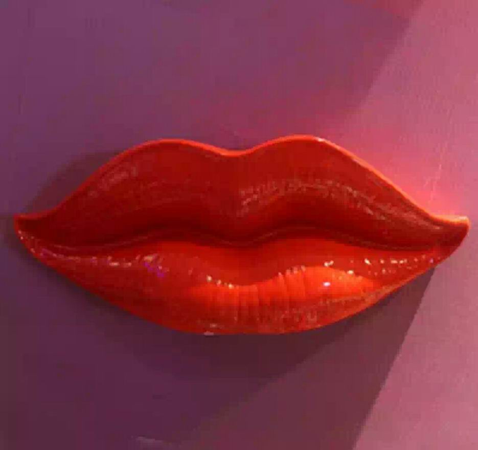 Lips Sculpture
